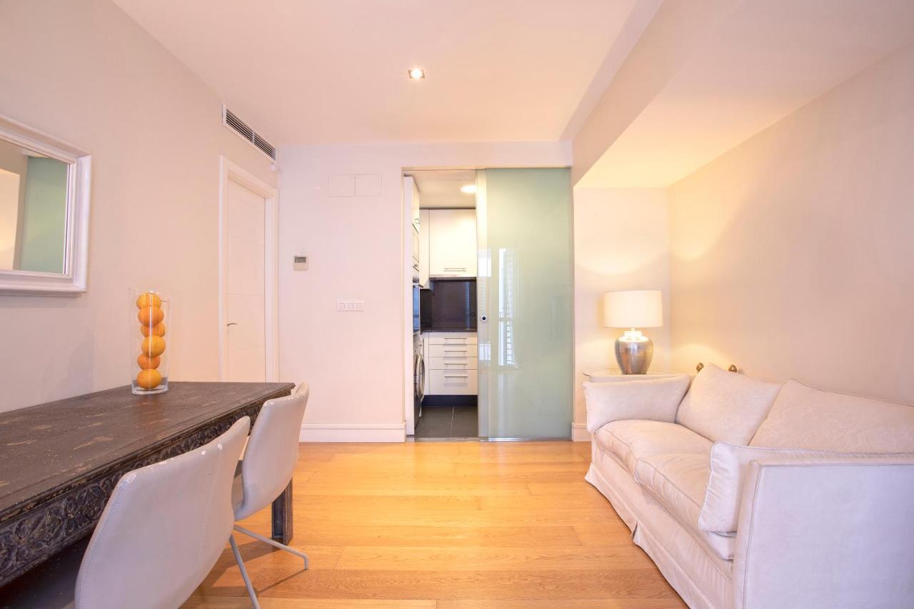 Acogedor Apartamento Junto A La Catedral By Rent Me マラガ エクステリア 写真