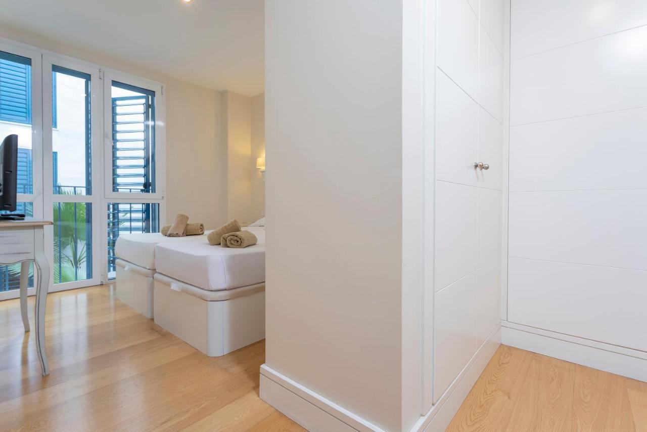 Acogedor Apartamento Junto A La Catedral By Rent Me マラガ エクステリア 写真