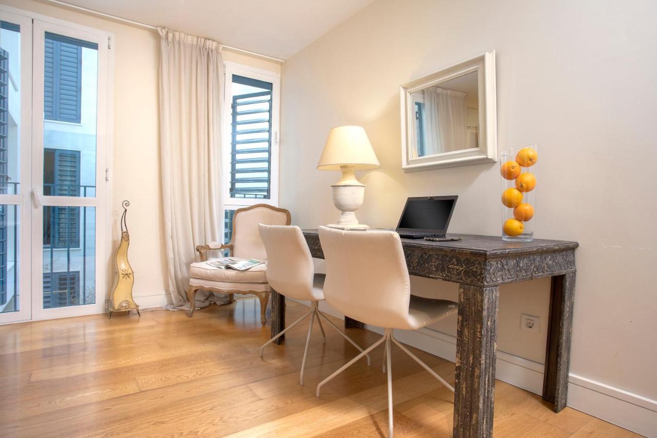 Acogedor Apartamento Junto A La Catedral By Rent Me マラガ エクステリア 写真